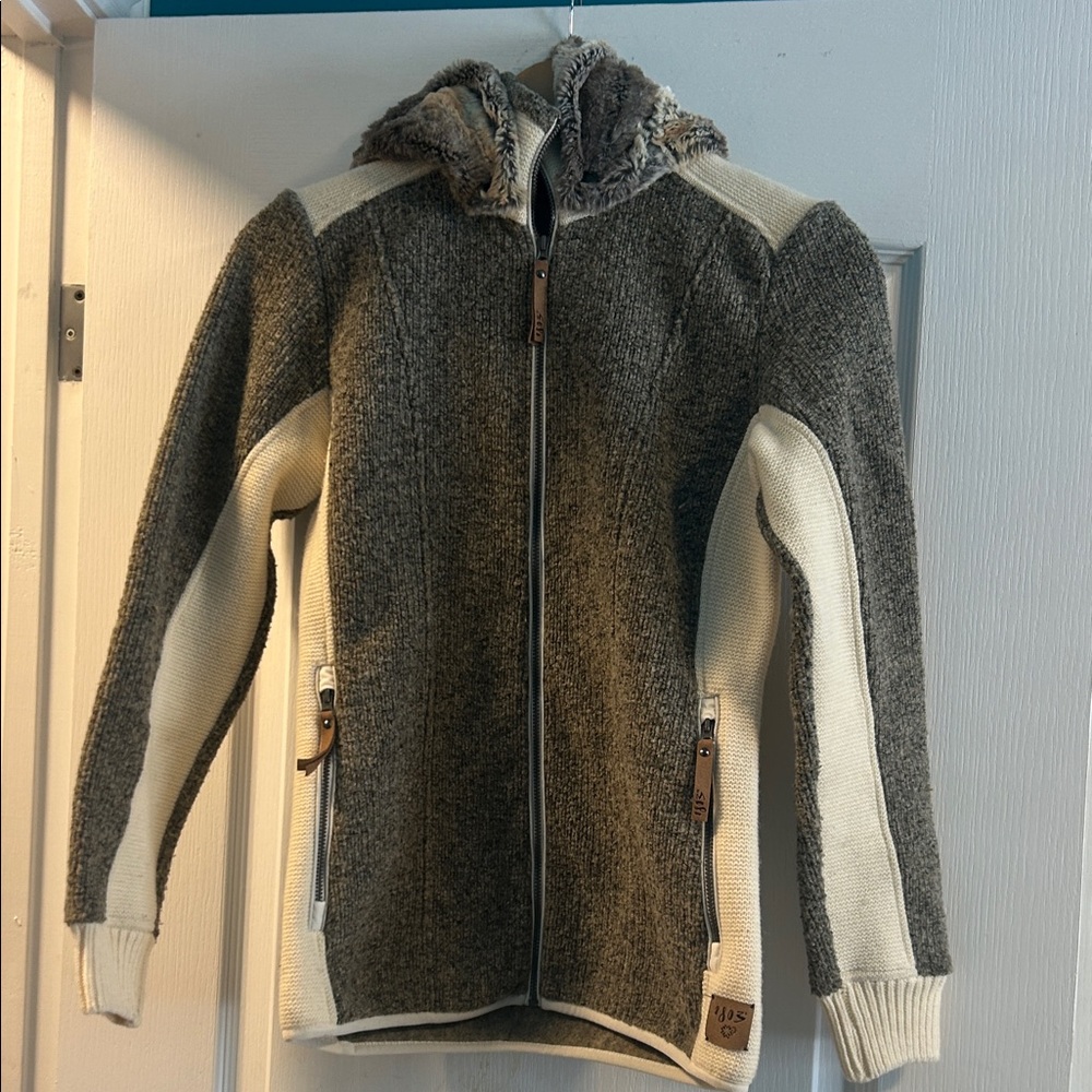 1803 Cozy Gray & Cream Hooded Zip Sweater, with detachable hood